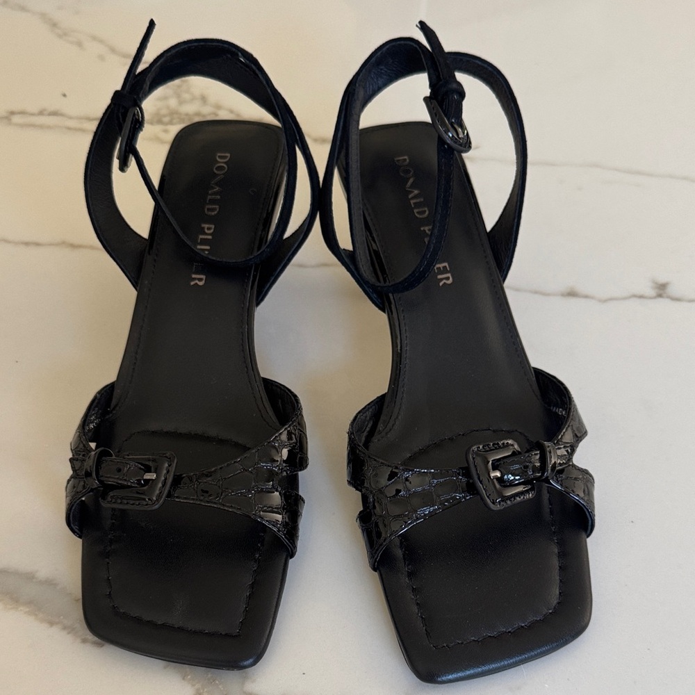 NIB Donald J. Pliner Black Patent  Strappy Kitten Heel Sandal 7.5